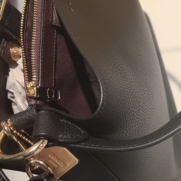 Trendy Coach large Town bucket bag in pebble leather black and gold, interior :… - Picture 4 of 8